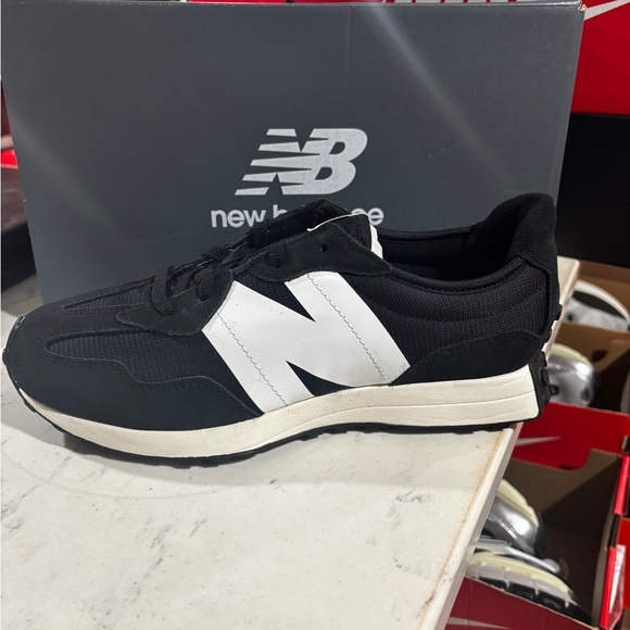 New Balance Youth 327 Black White Casual Running Shoe - GS327GS - Picture 7 of 14